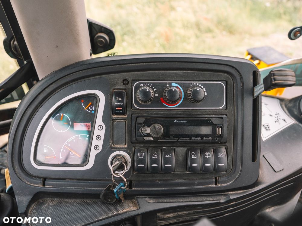 JCB 4CX - 28