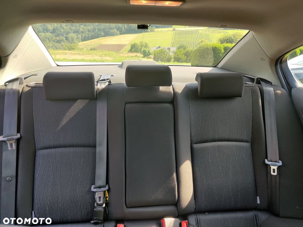 Toyota Avensis 1.8 Luna - 9