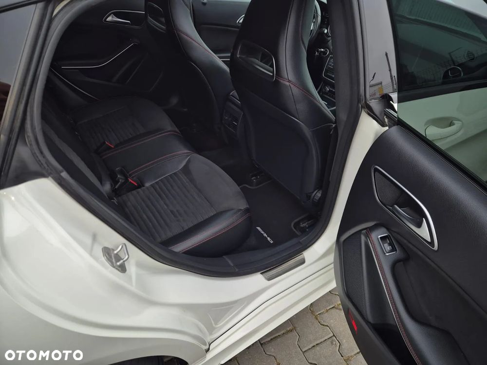 Mercedes-Benz CLA 250 4-Matic AMG Line - 10