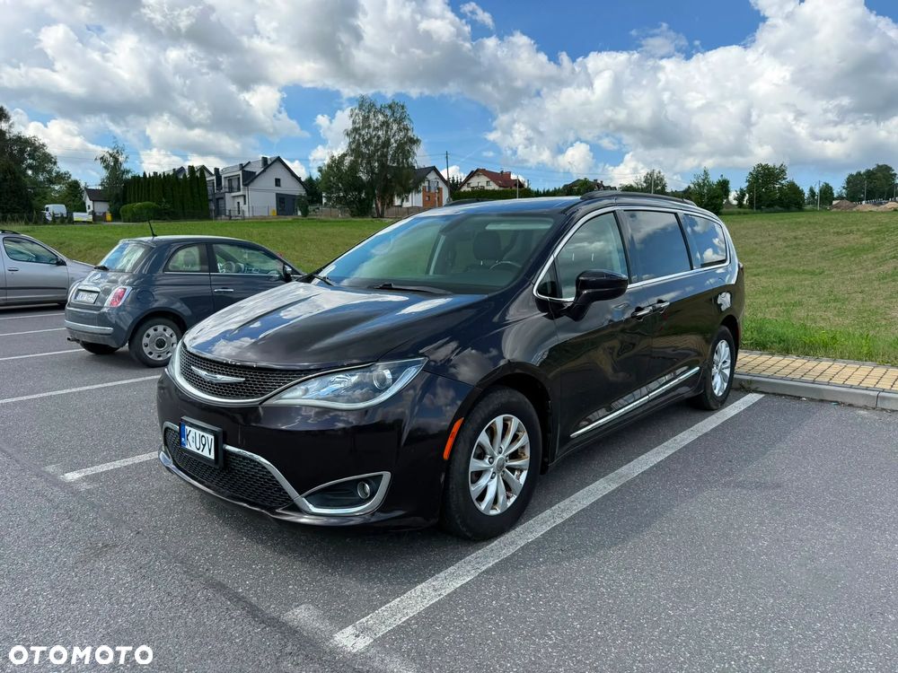 Chrysler Pacifica - 2
