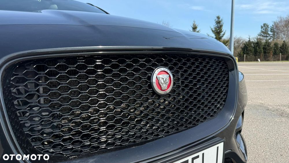 Jaguar F-Pace 2.0 i4D AWD R-Sport - 11
