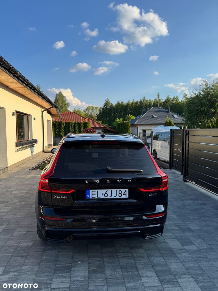 Volvo XC 60 B4 D AWD Plus Dark - 12