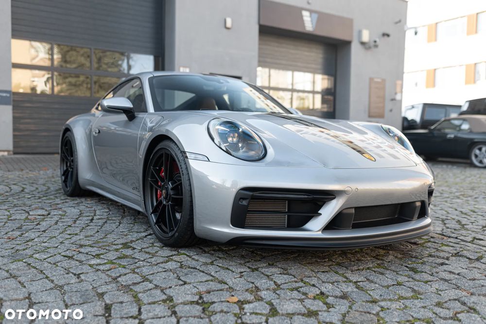 Porsche 911 Carrera GTS - 6