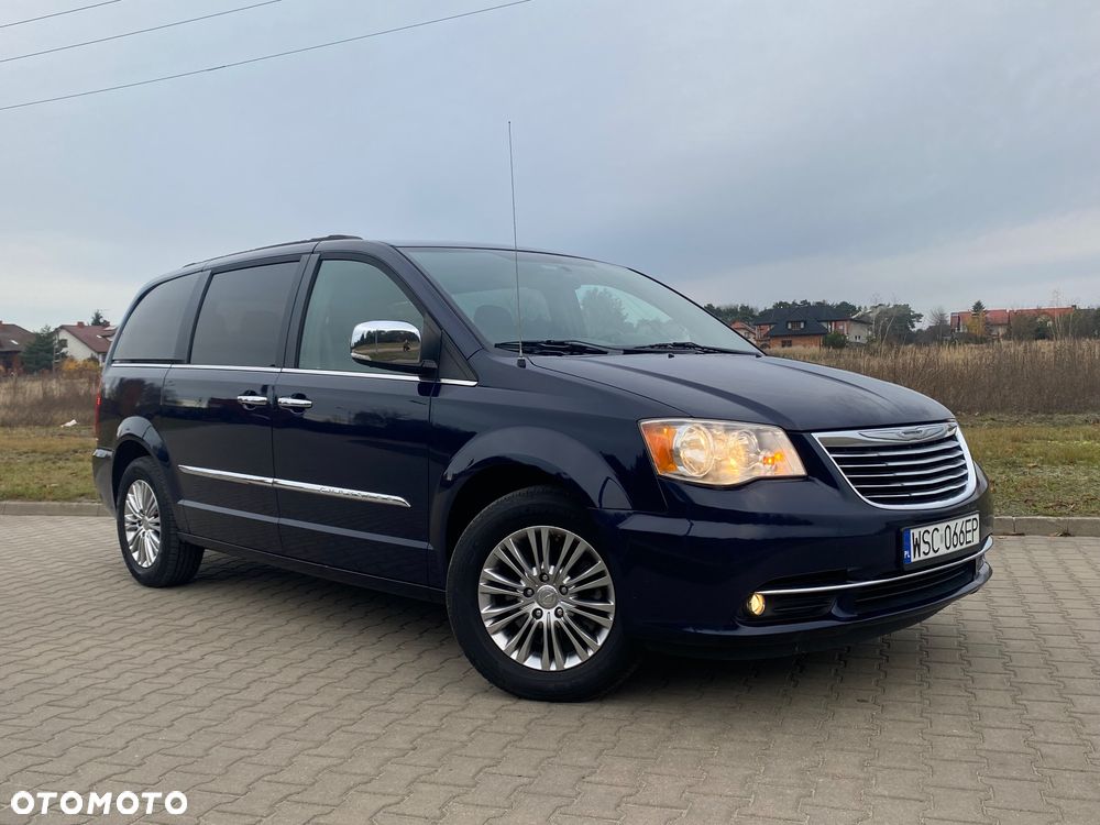 Chrysler Town & Country - 1
