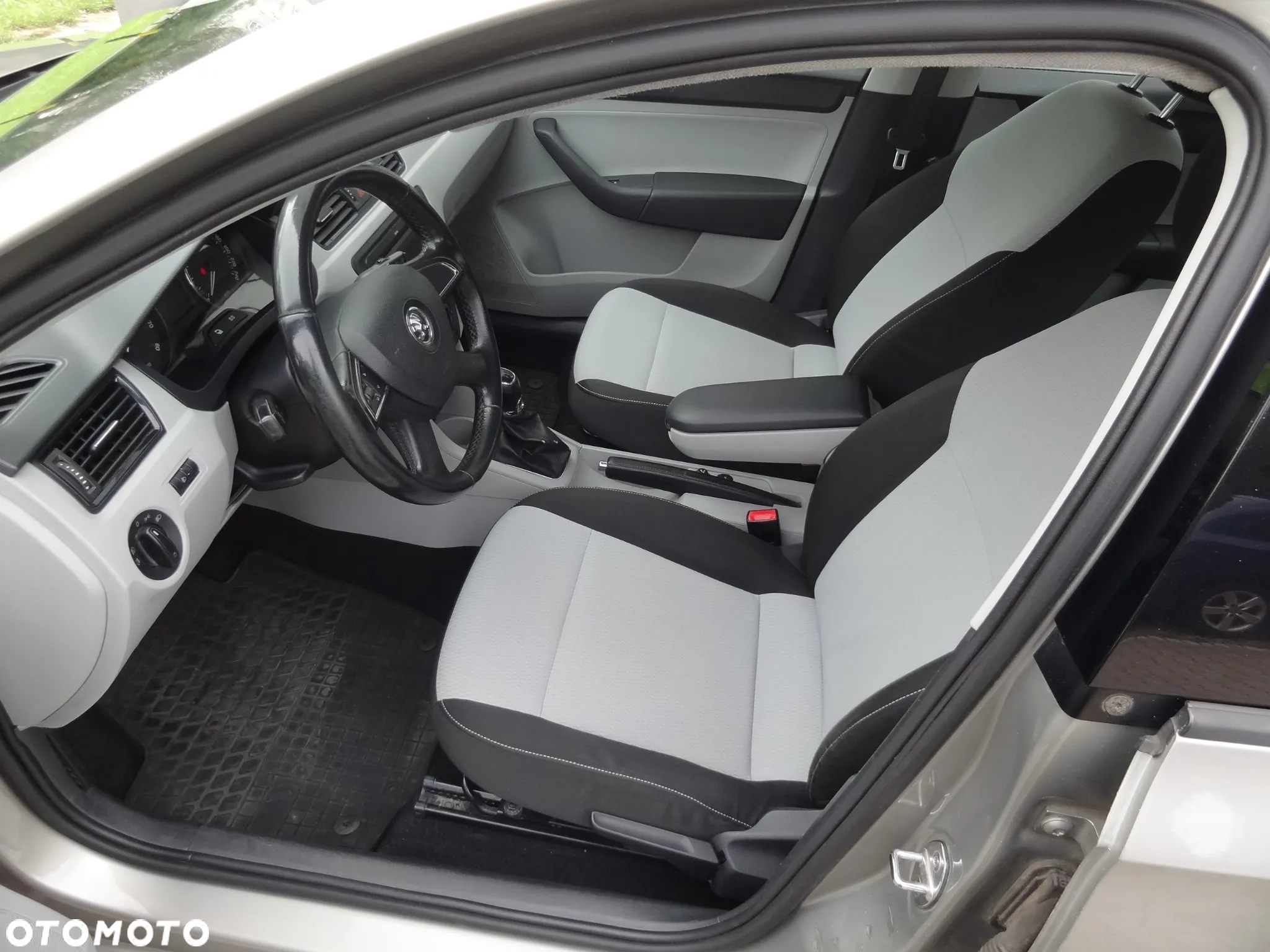 Skoda RAPID 1.2 TSI Active - 23