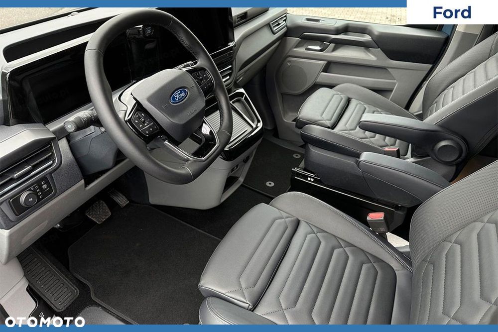 Ford Tourneo Custom - 9