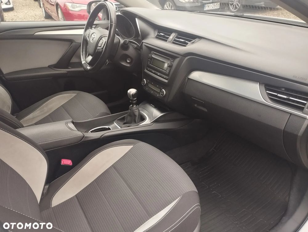 Toyota Avensis 2.0 D-4D Premium - 12
