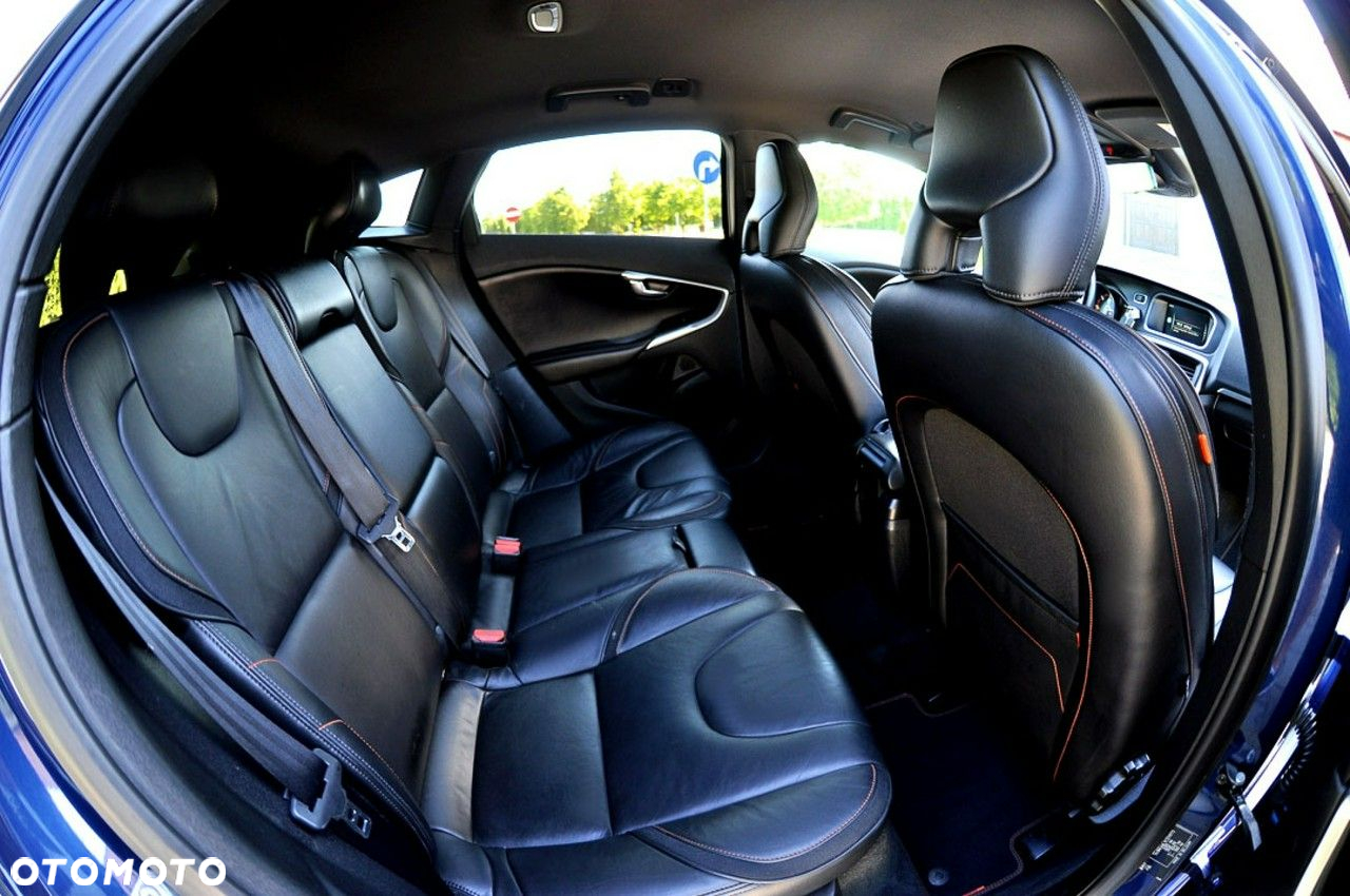 Volvo V40 D4 Drive-E Ocean Race - 11