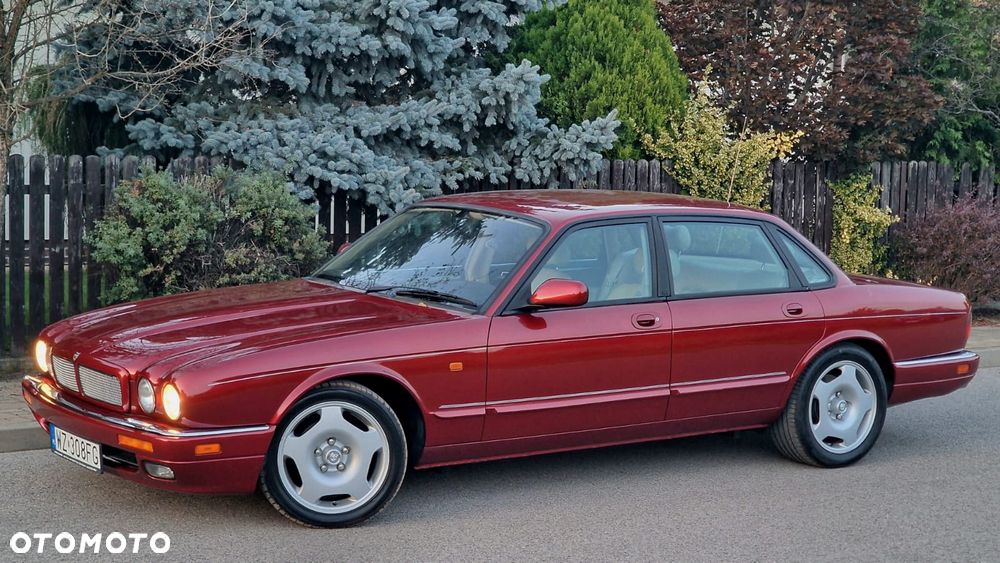 Jaguar XJ - 8