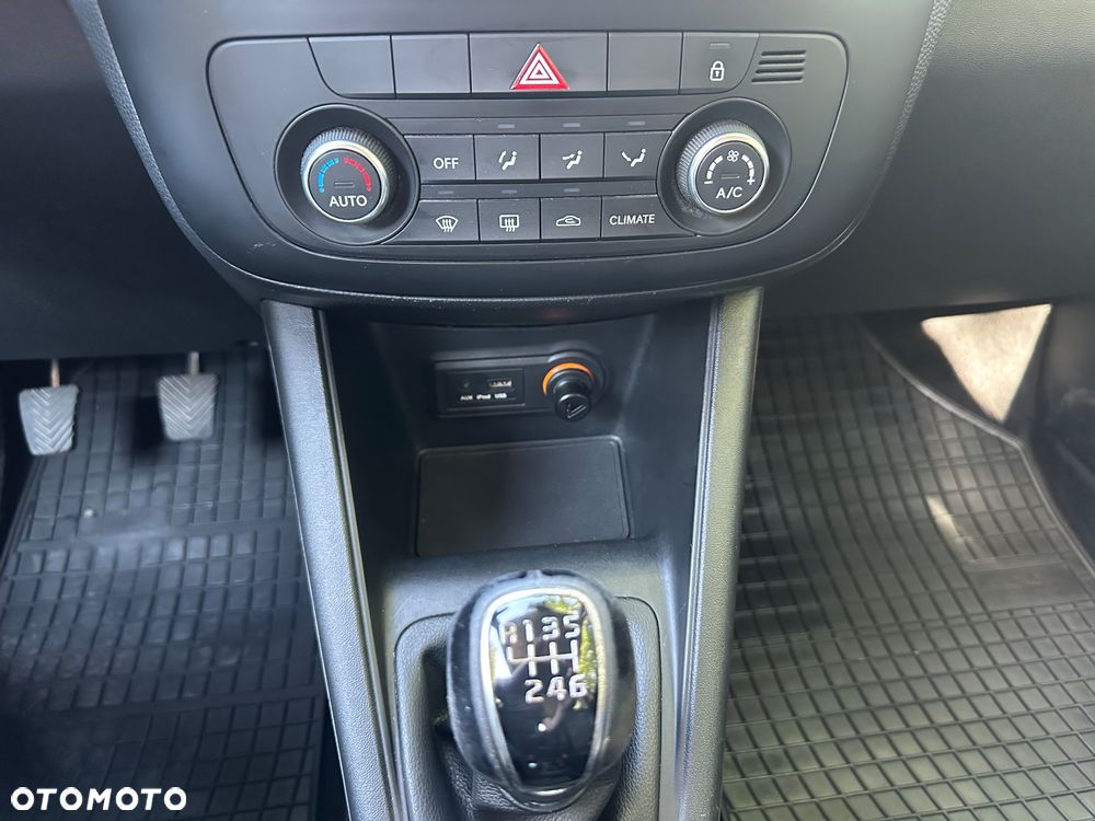 Kia Venga 1.6 Business Line - 21