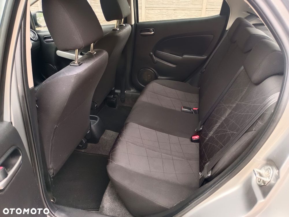 Mazda 2 - 15