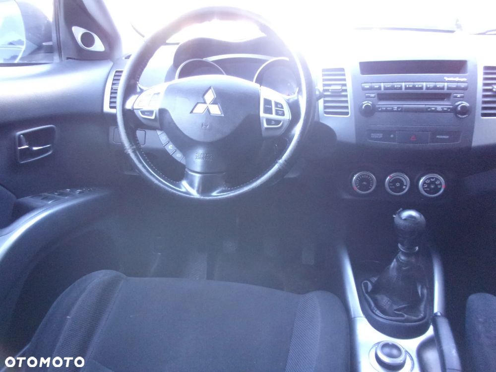 Mitsubishi Outlander - 25