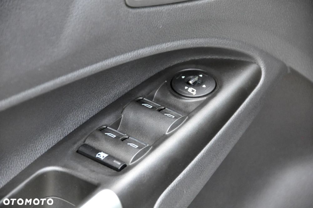 Ford Tourneo Connect 1.6 TDCi Titanium - 29