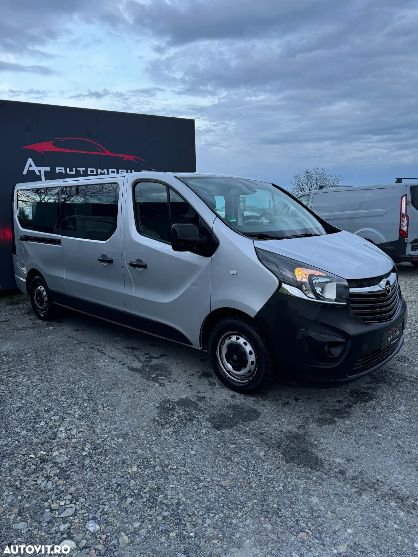 Opel Vivaro 1.6 TwinTurbo CDTI Combi L2H1 2.9 t Start/Stop - 3