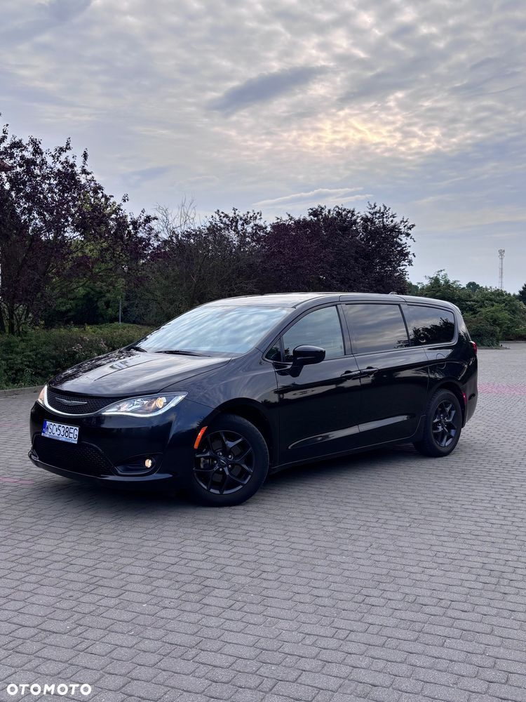 Chrysler Pacifica - 13