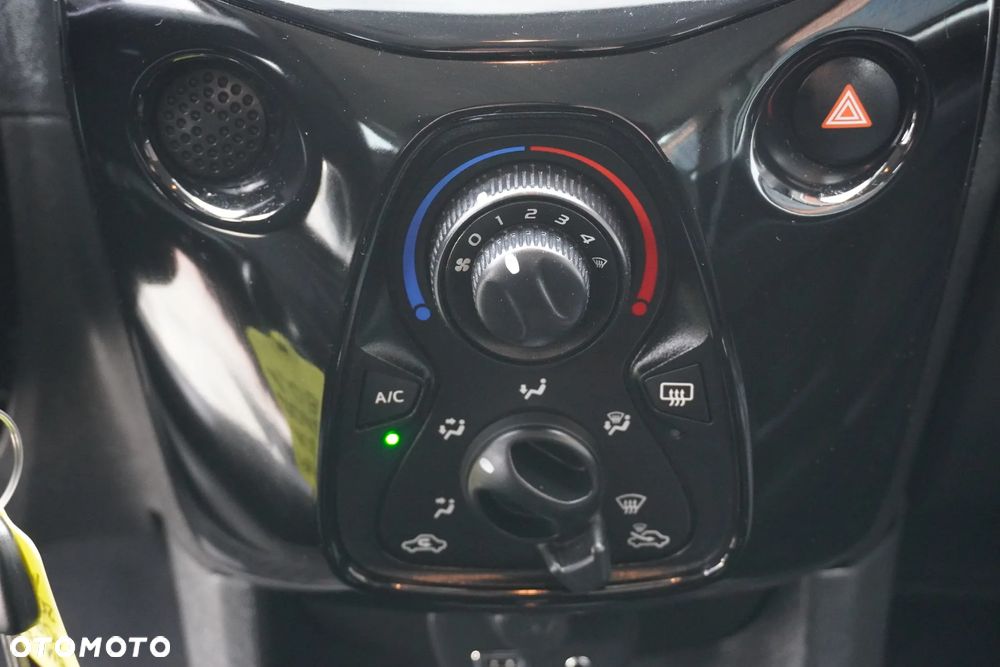 Peugeot 108 VTI 72 ETG5 Top Allure - 21