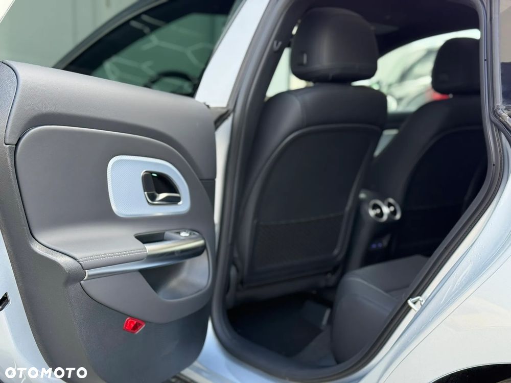 Mercedes-Benz CLA - 26