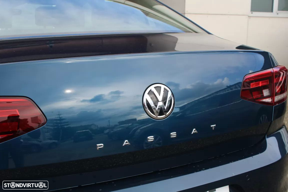 VW Passat 2.0 TDI Confortline - 16