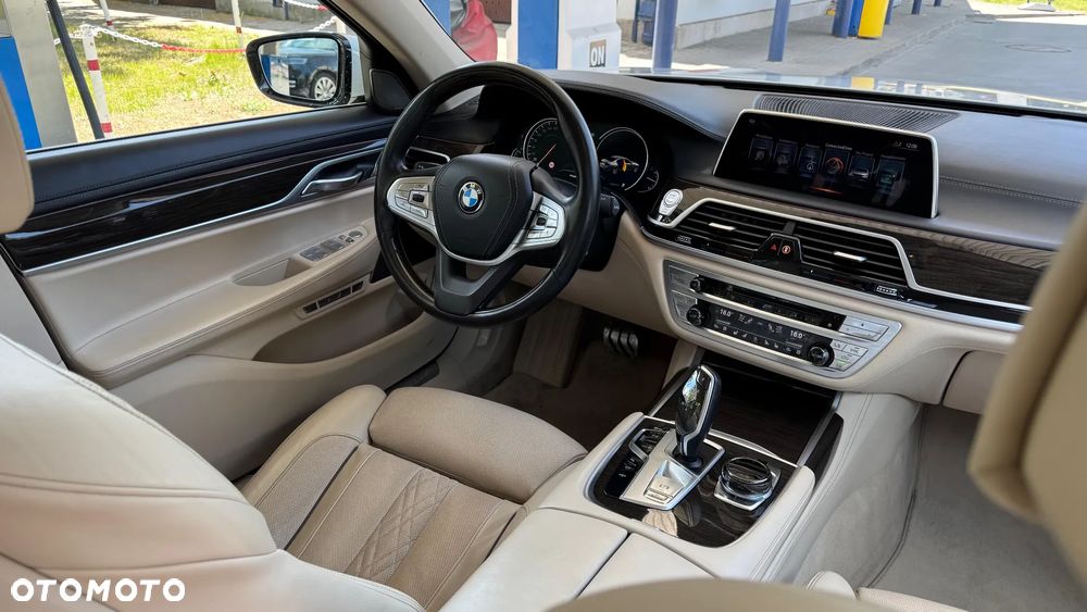 BMW Seria 7 750Li xDrive - 23