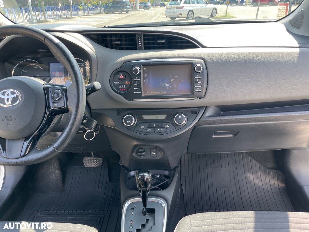 Toyota Yaris 1.5 VVT-i HSD Sol - 13