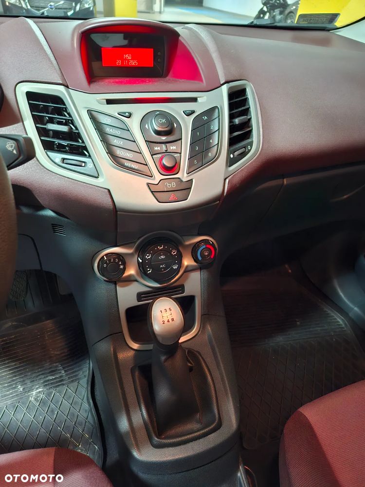 Ford Fiesta - 24