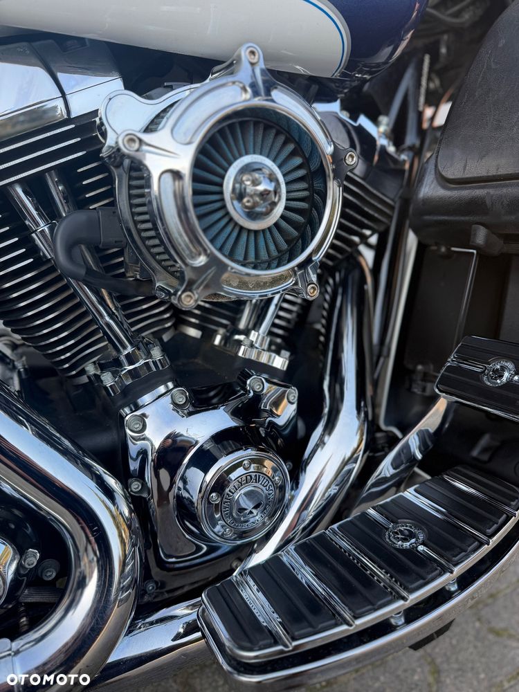 Harley-Davidson Touring Street Glide - 2