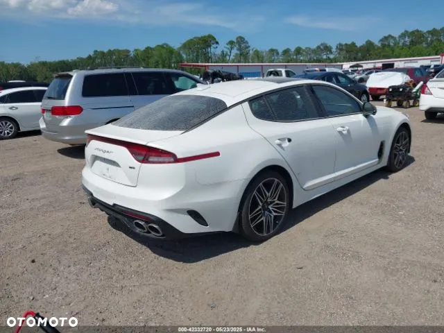 Kia Stinger - 5