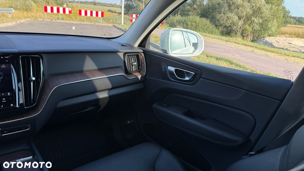 Volvo XC 60 B5 B Momentum - 25