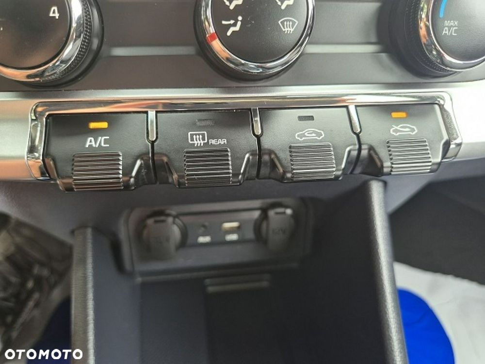 Kia Rio - 32