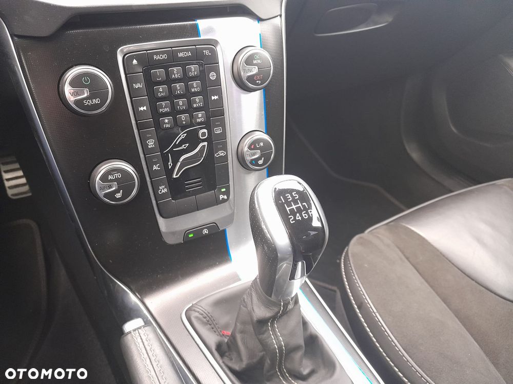 Volvo V40 D3 R Design - 10