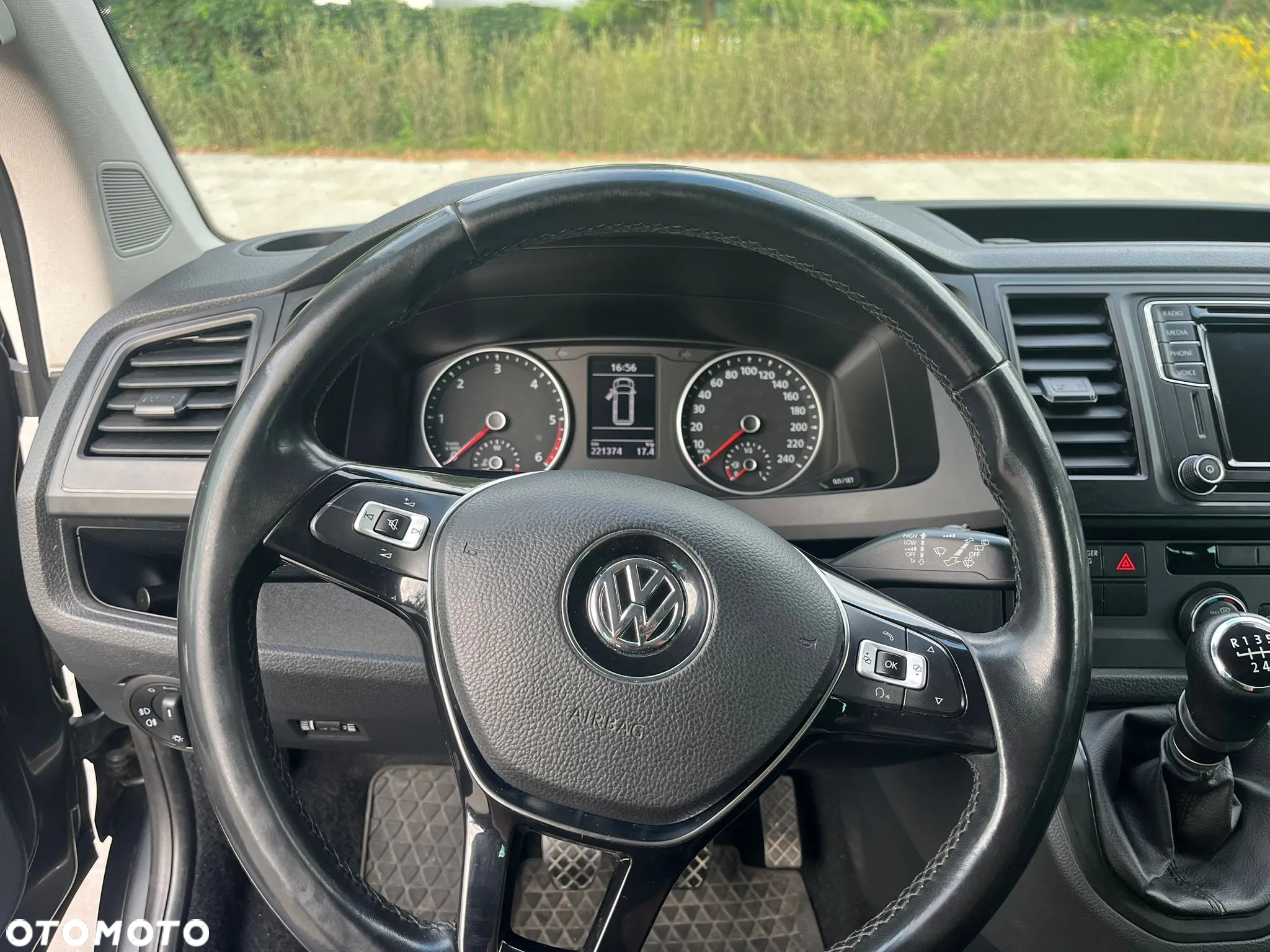 Volkswagen Caravelle 2.0 TDI L2 Comfortline - 9