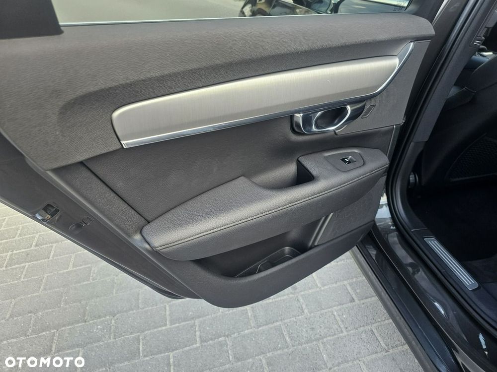 Volvo V90 D4 Momentum Pro - 27
