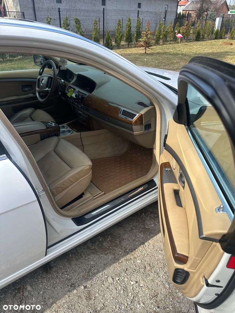 BMW Seria 7 750i L - 8