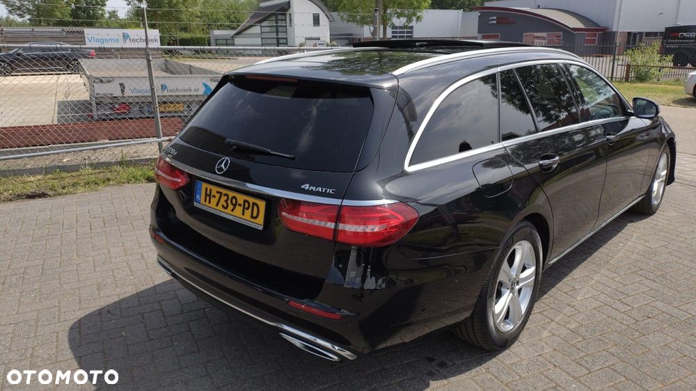 Mercedes-Benz Klasa E 220 d 4Matic 9G-TRONIC Exclusive - 3