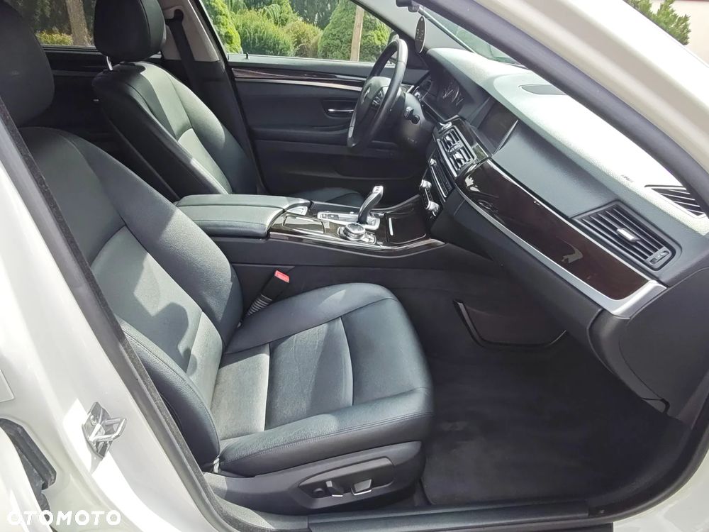 BMW Seria 5 530d Luxury Line - 24