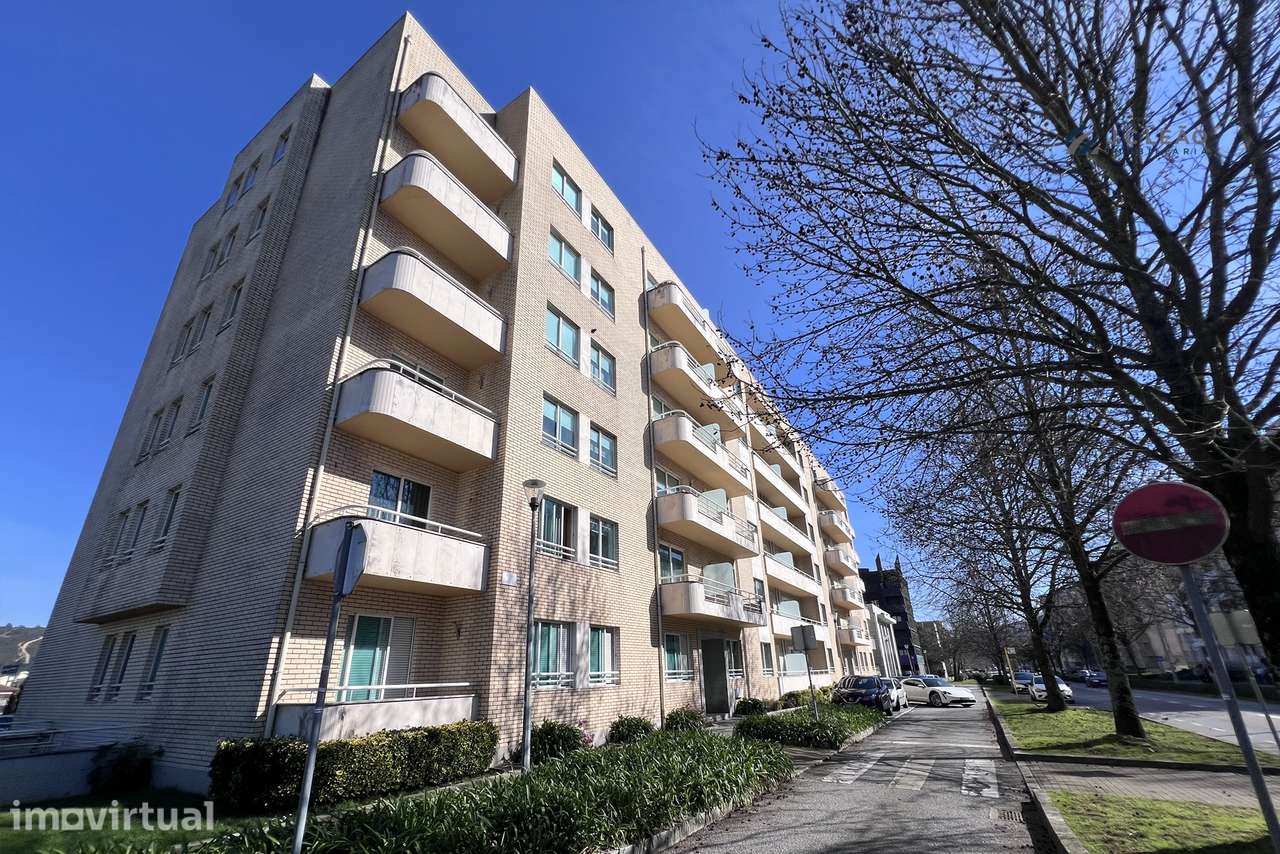 Apartamento T2 em Valongo com 3 Frentes e 2 Varandas - Grande imagem: 3/37