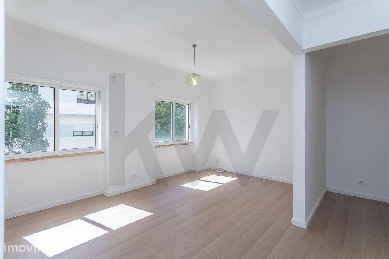 T3 com varanda l totalmente remodelado em Queluz | A 2 minutos a pé da - Grande imagem: 3/36