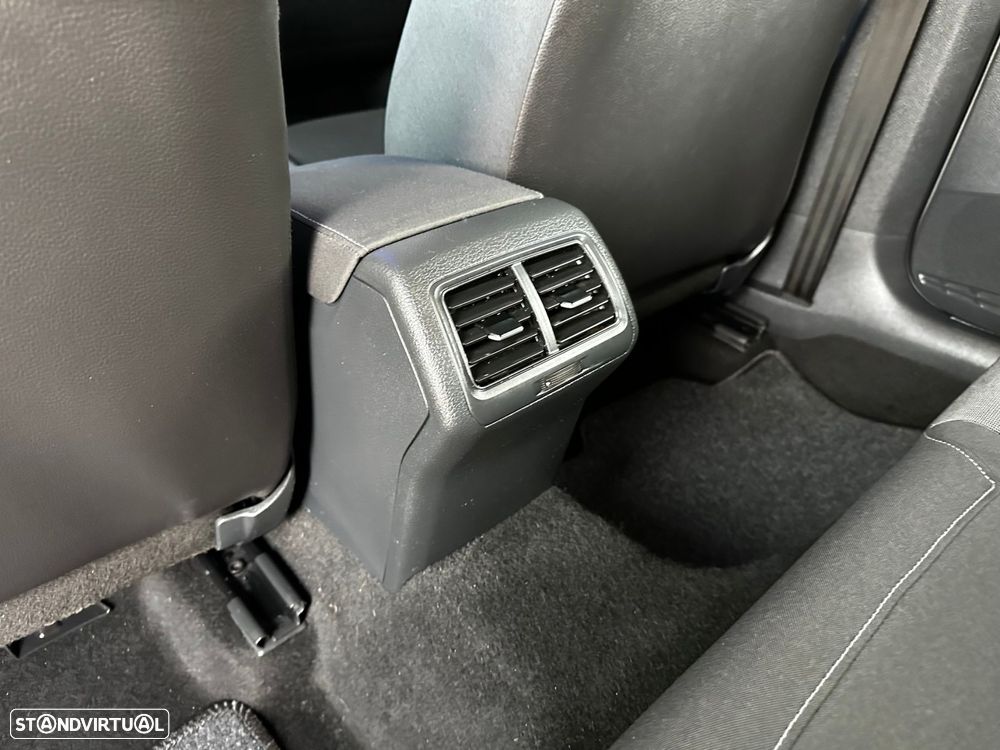 VW Golf 1.6 TDI Confortline - 34