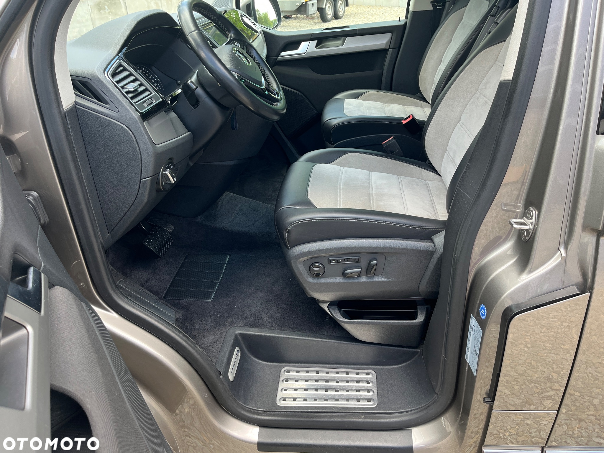 Volkswagen Multivan 2.0 BiTDI L1 Generation SIX 4Motion DSG - 17