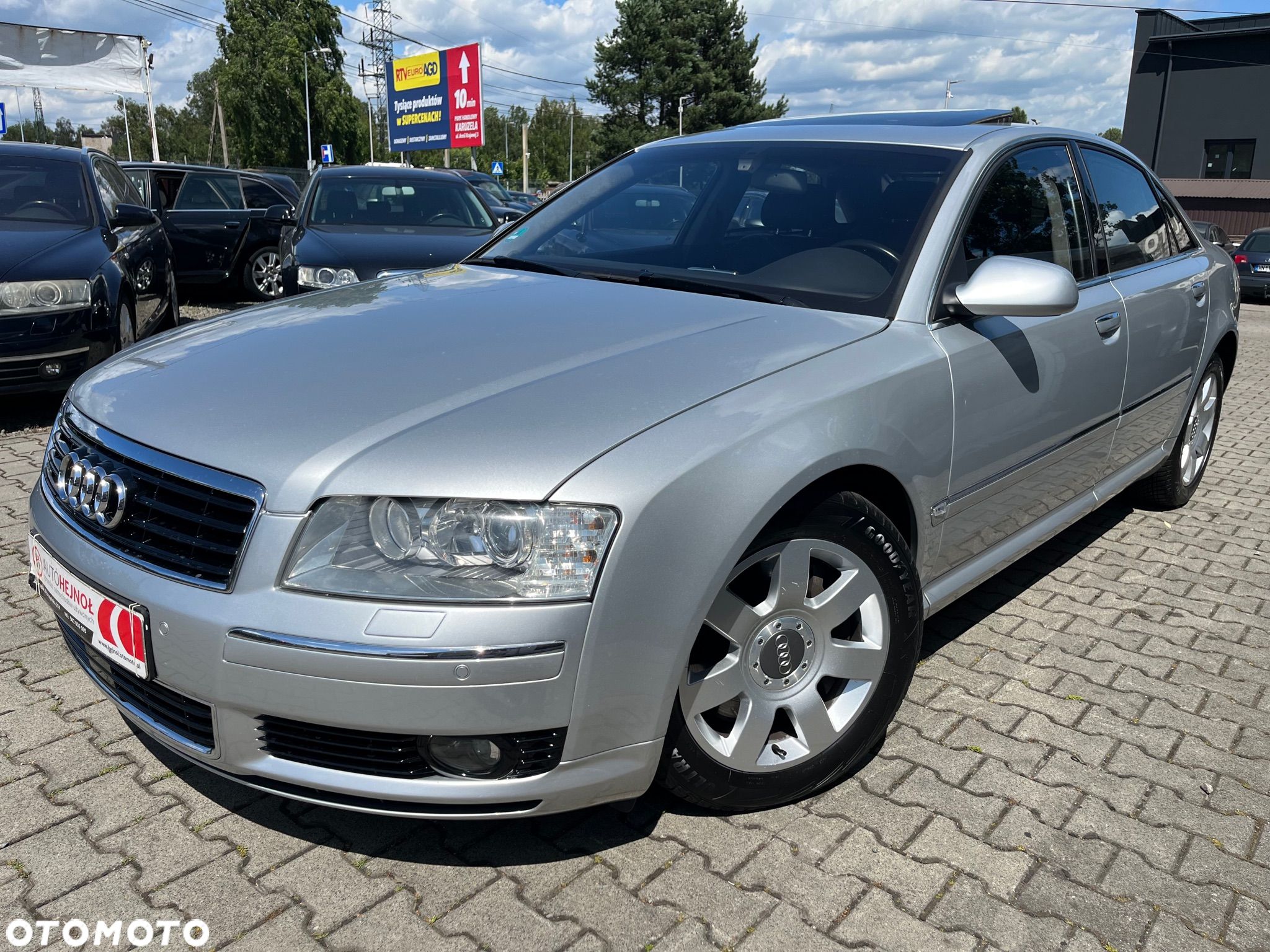 Audi A8 4.2 Quattro - 1