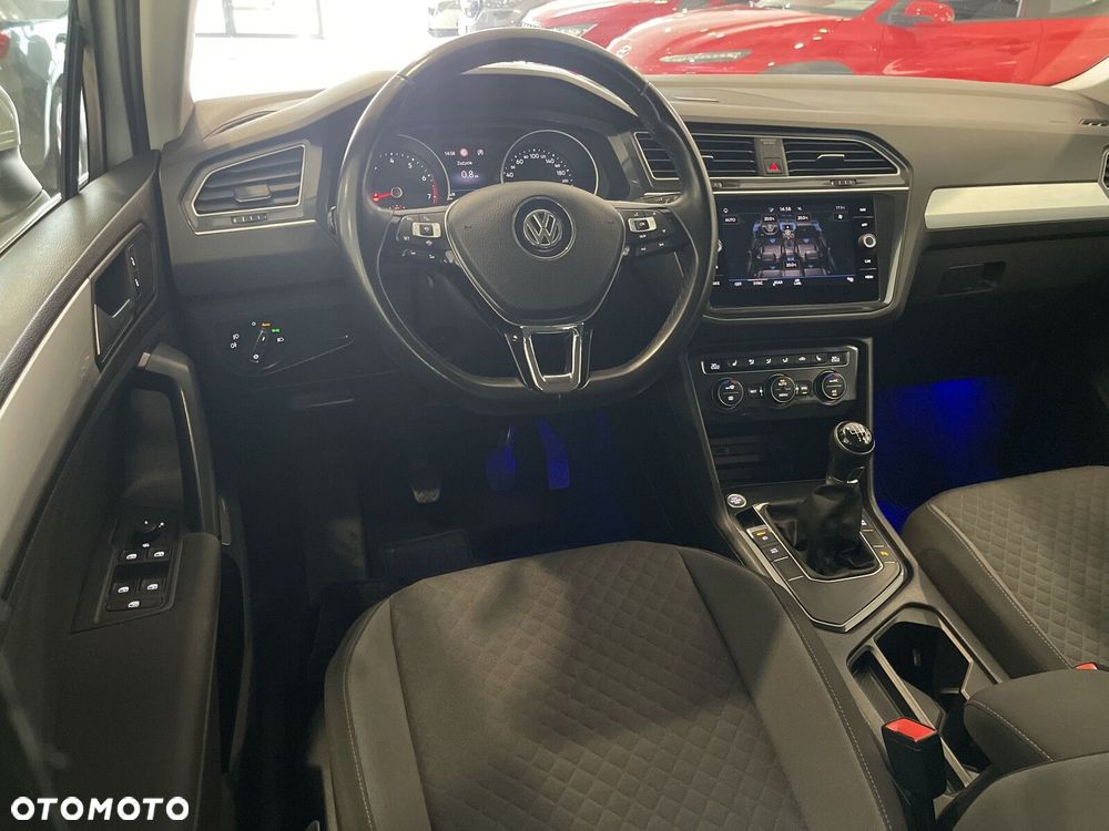 Volkswagen Tiguan - 12