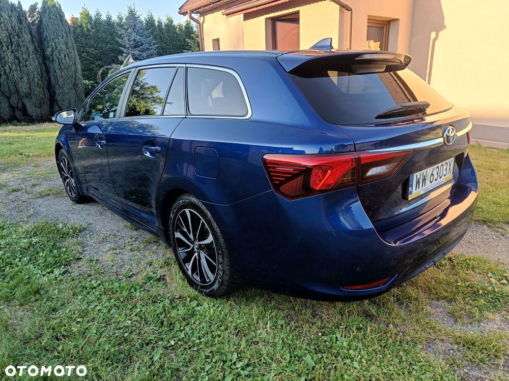 Toyota Avensis 2.0 D-4D Premium - 8