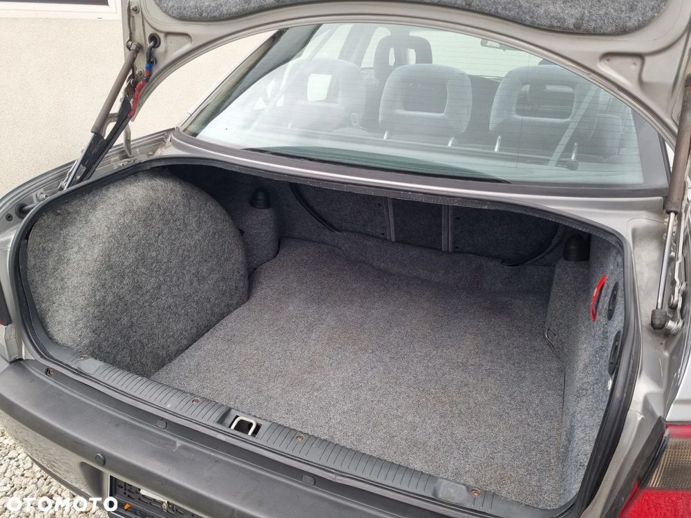 Opel Omega 2.0 Elegance - 12