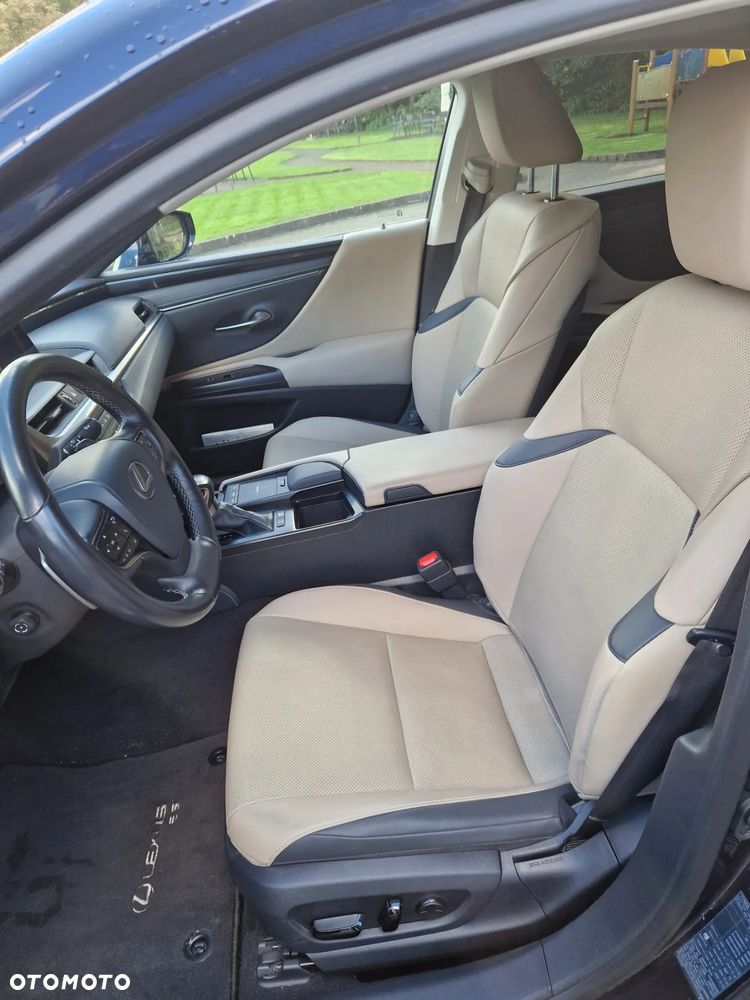 Lexus ES 300h Business Edition + - 3