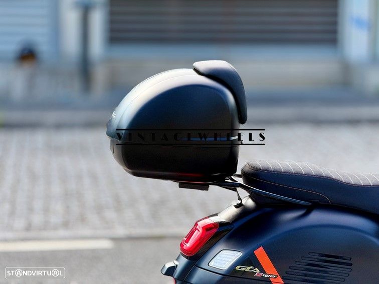 Vespa GTS Super Black Matte - 10
