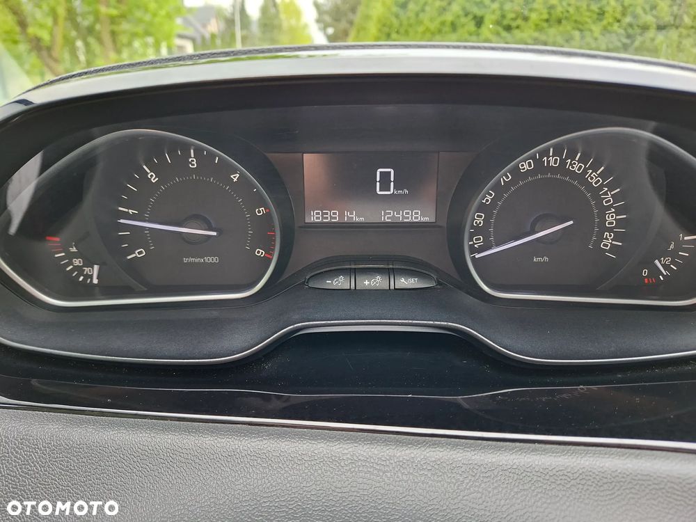 Peugeot 208 - 10