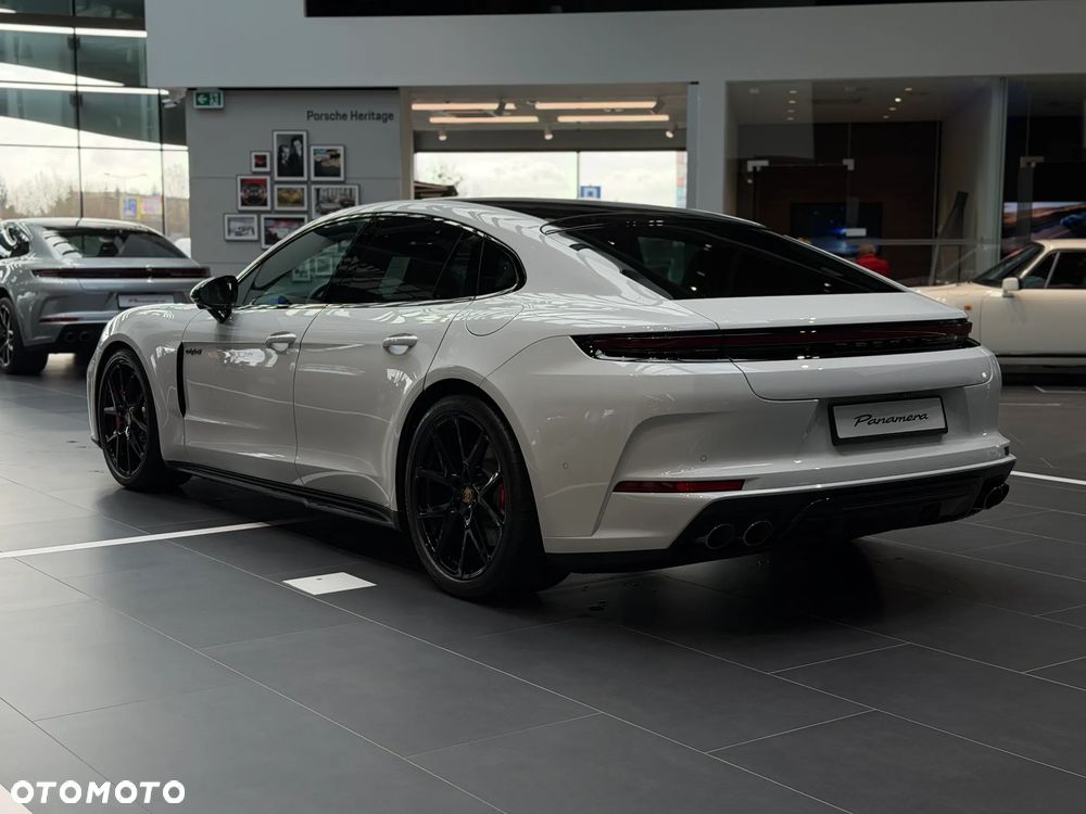 Porsche Panamera - 4