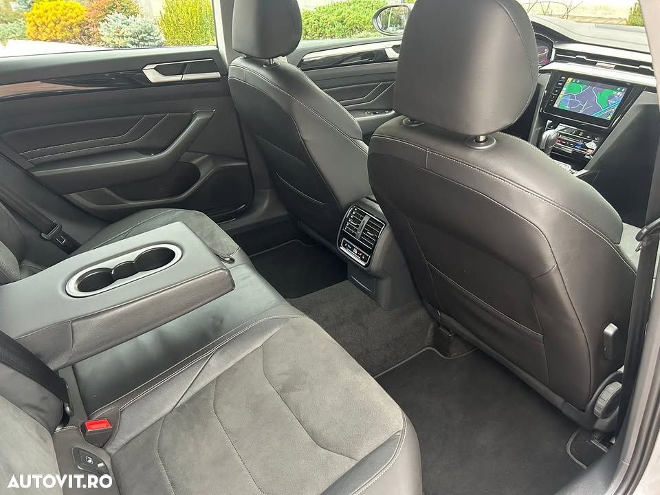 Volkswagen Passat Variant 2.0 TDI SCR DSG Elegance - 6