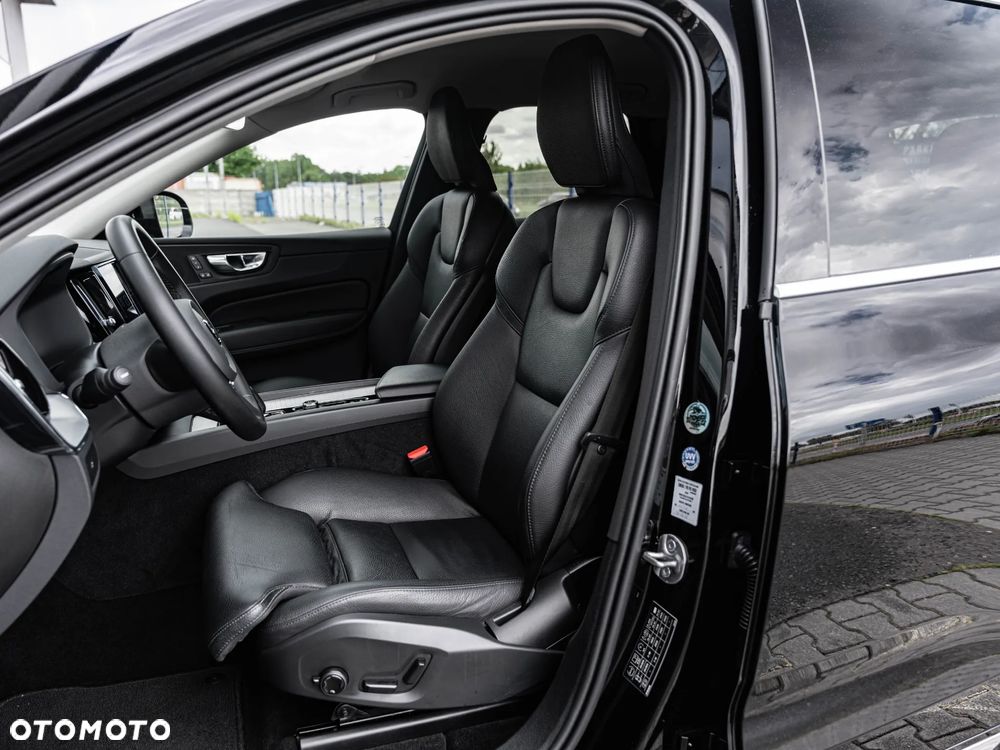 Volvo XC 60 B4 D Plus Bright - 24