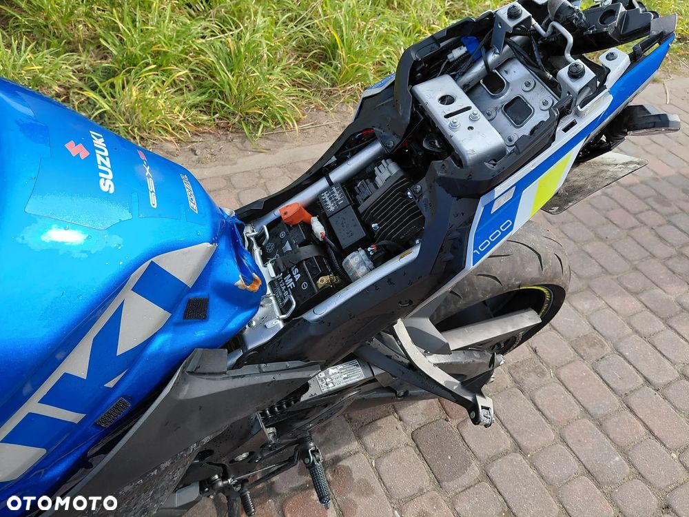 Suzuki GSX - 17